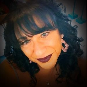 Meet your Posher, Dee